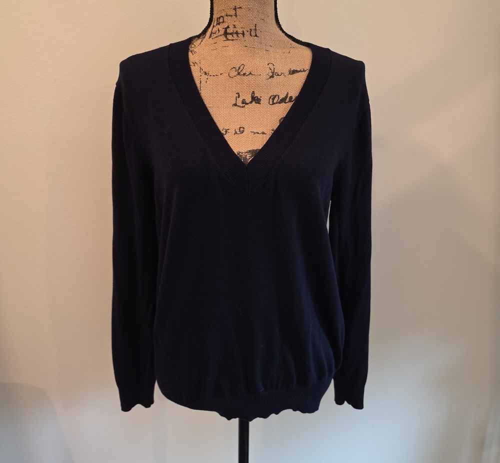 Simons Women's Deep Navy V-Neck Sweater